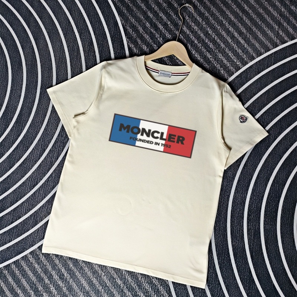 モンクレールTシャツ正面デザイン